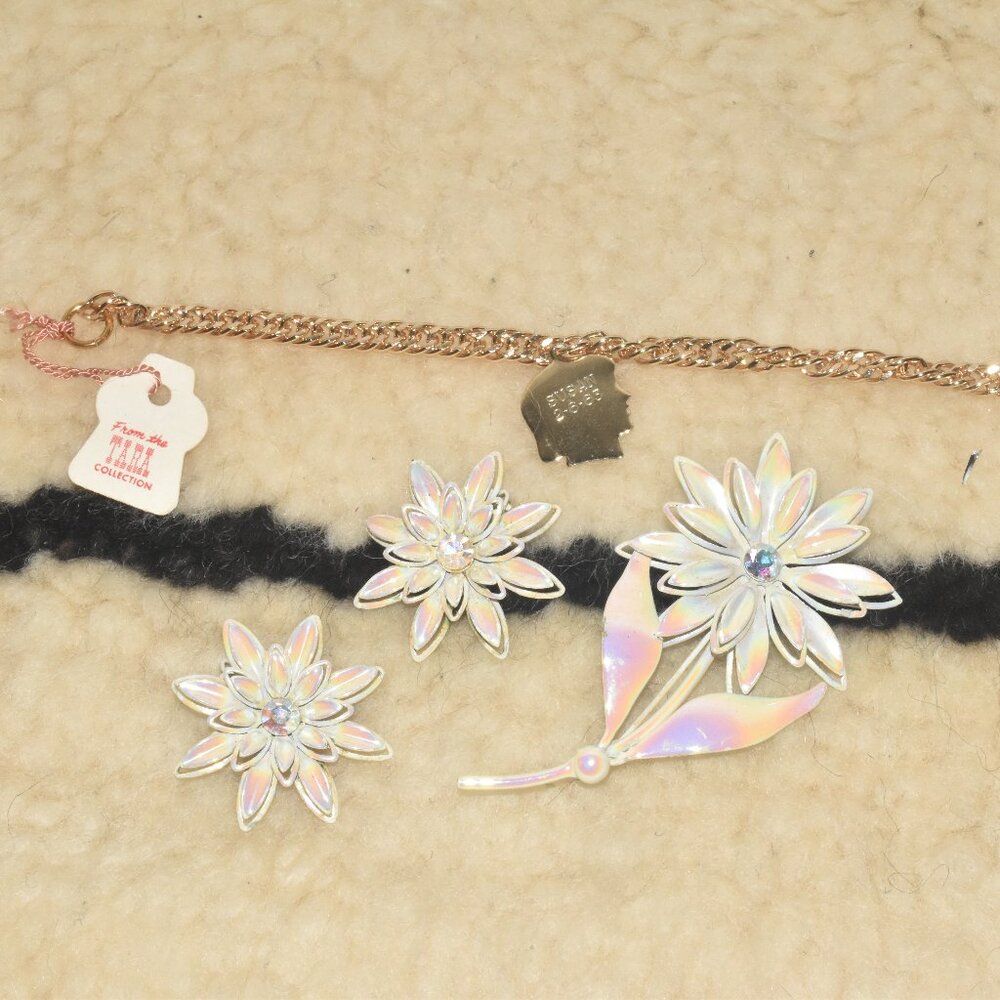 Vintage 1960’s TARA Mother of Pear Shimmer Collection White Floral Pin / Earring